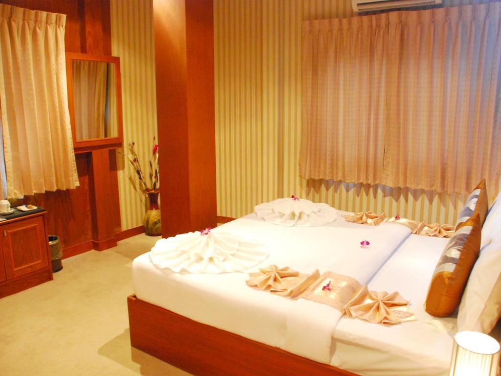 Palm Beach Hotel Phuket Patong الغرفة الصورة